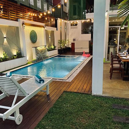 8 Plus Luxury Apartments Негомбо Екстер'єр фото