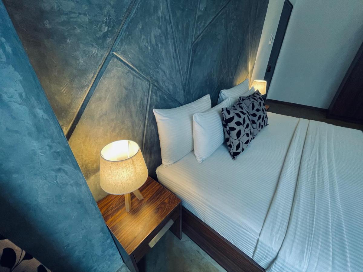 8 Plus Luxury Apartments Негомбо Екстер'єр фото