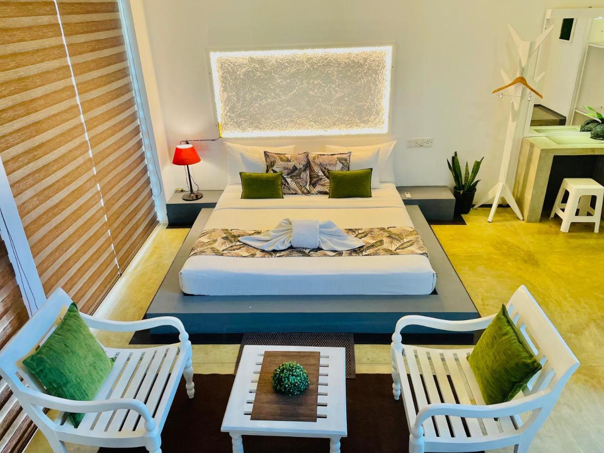 8 Plus Luxury Apartments Негомбо Екстер'єр фото