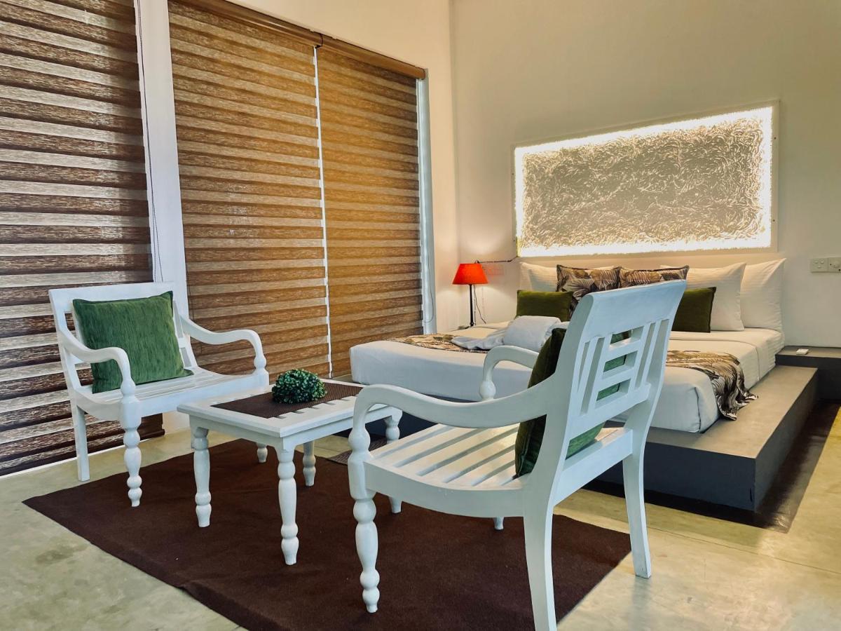8 Plus Luxury Apartments Негомбо Екстер'єр фото