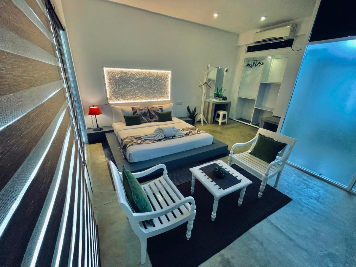 8 Plus Luxury Apartments Негомбо Екстер'єр фото