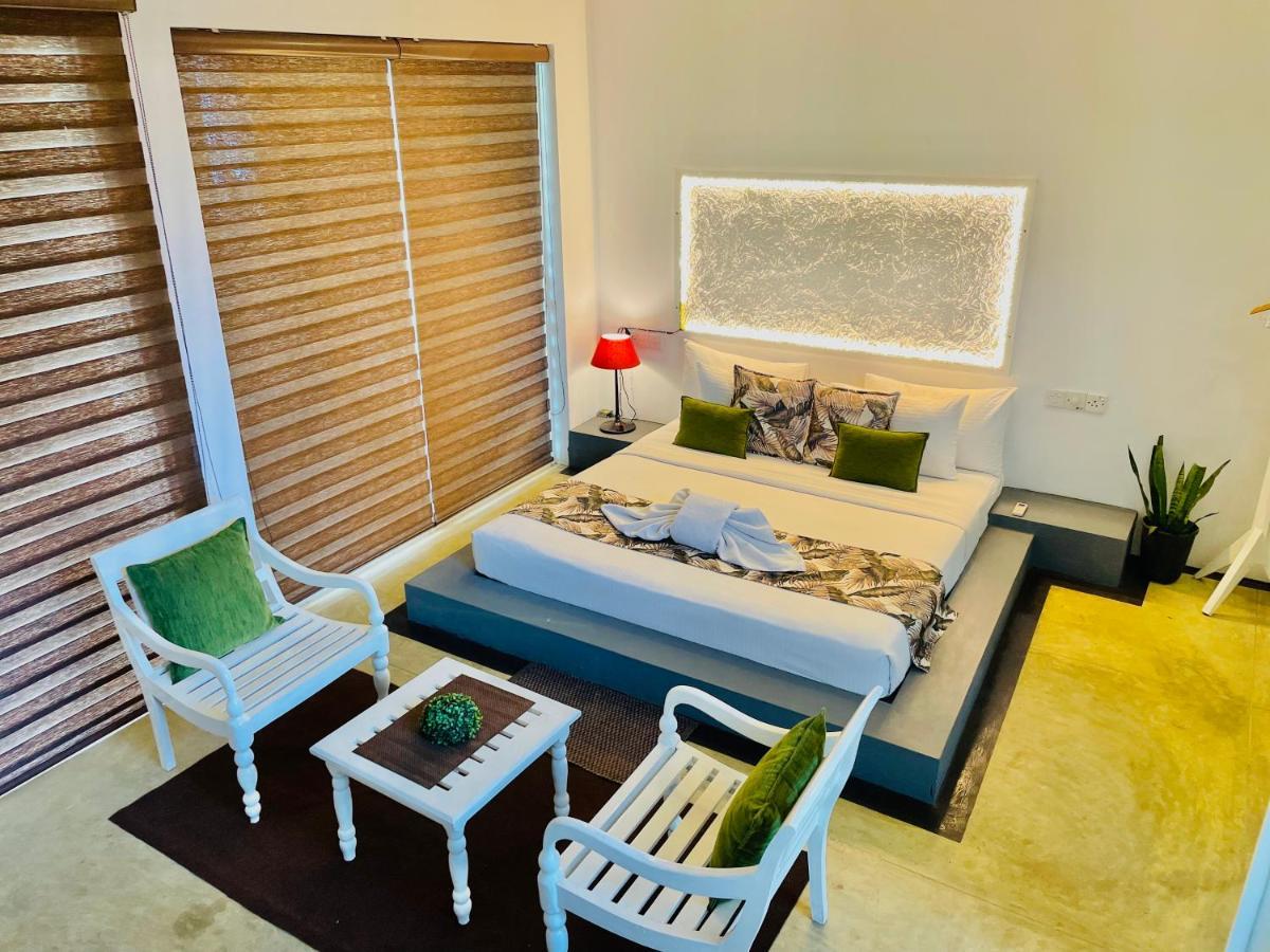 8 Plus Luxury Apartments Негомбо Екстер'єр фото