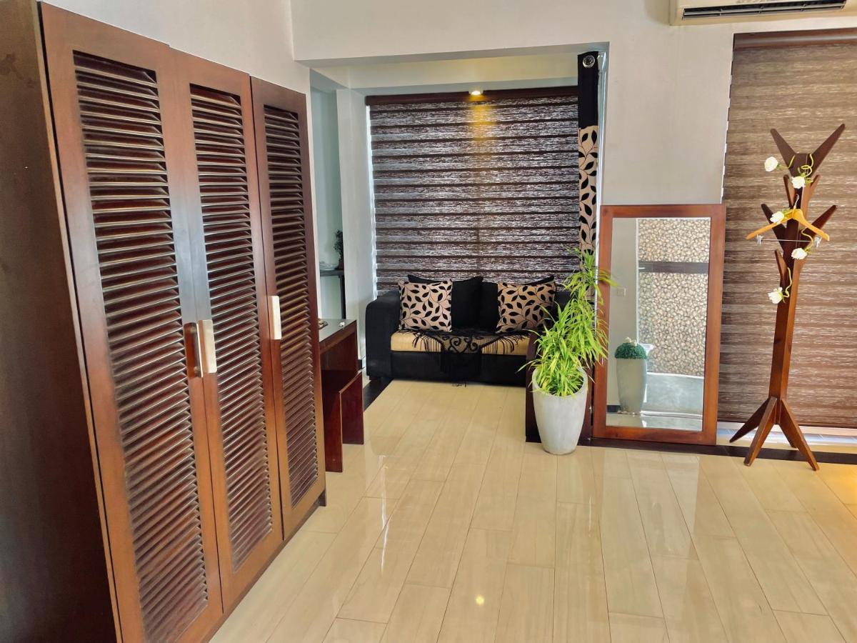 8 Plus Luxury Apartments Негомбо Екстер'єр фото