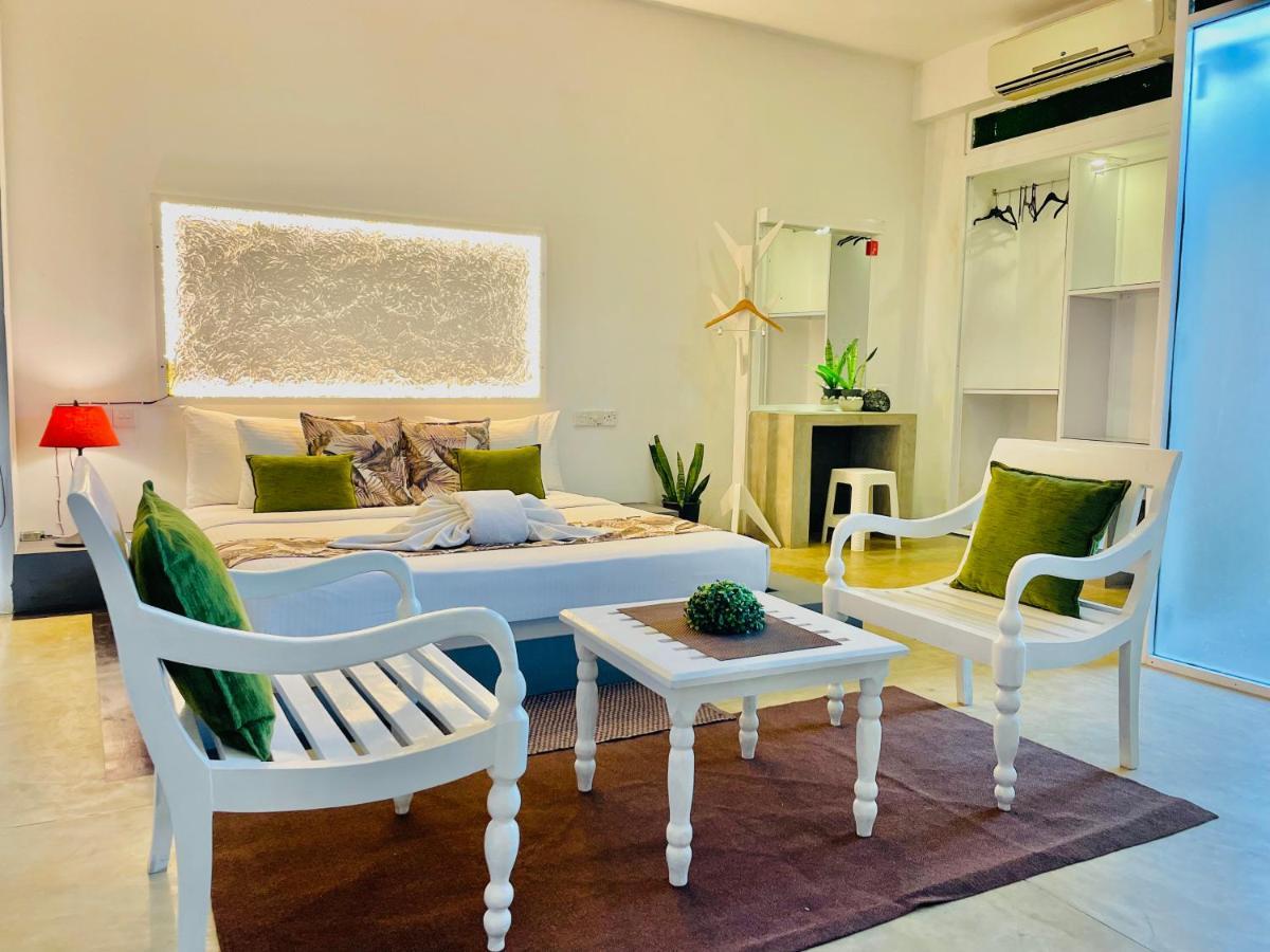 8 Plus Luxury Apartments Негомбо Екстер'єр фото