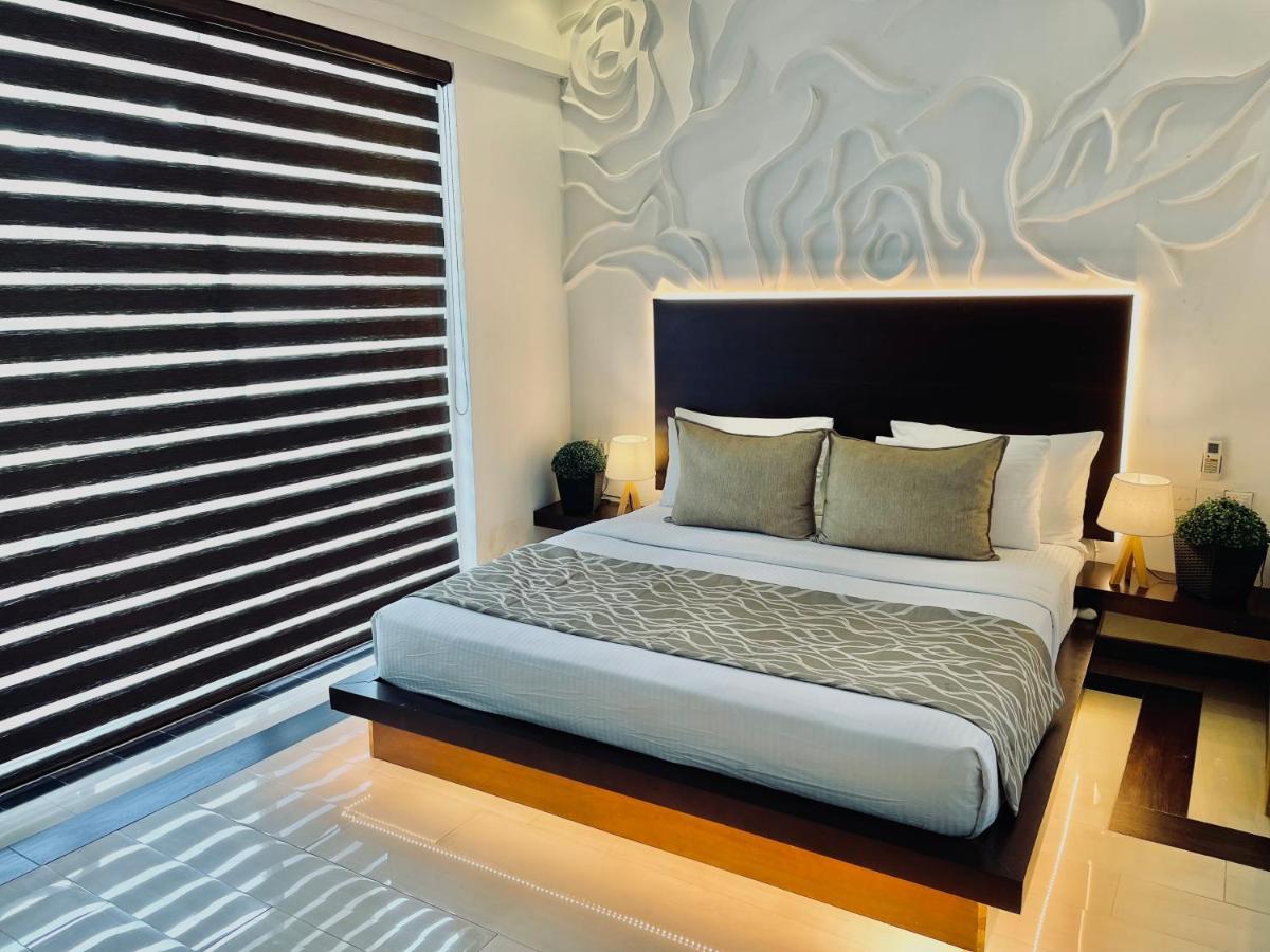8 Plus Luxury Apartments Негомбо Екстер'єр фото