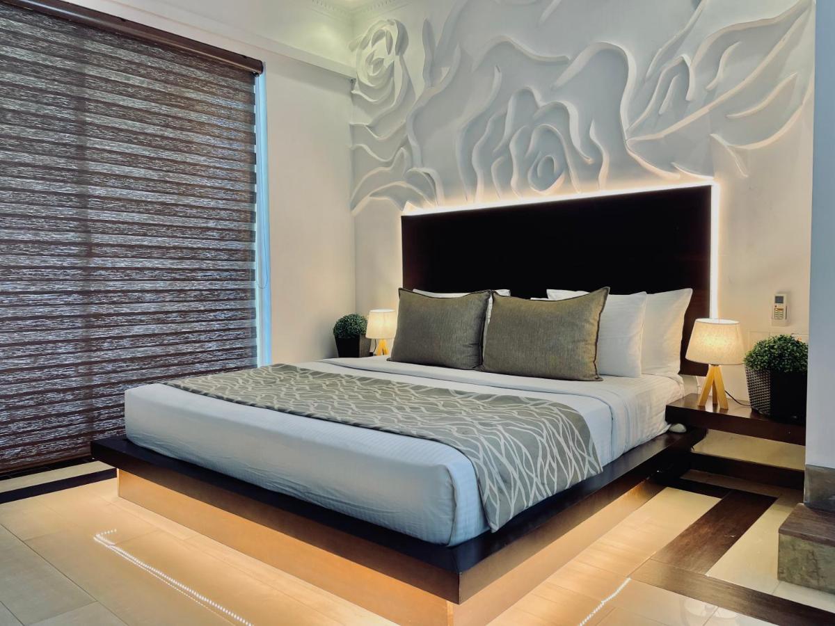 8 Plus Luxury Apartments Негомбо Екстер'єр фото