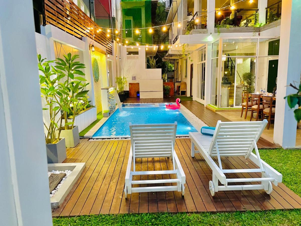 8 Plus Luxury Apartments Негомбо Екстер'єр фото