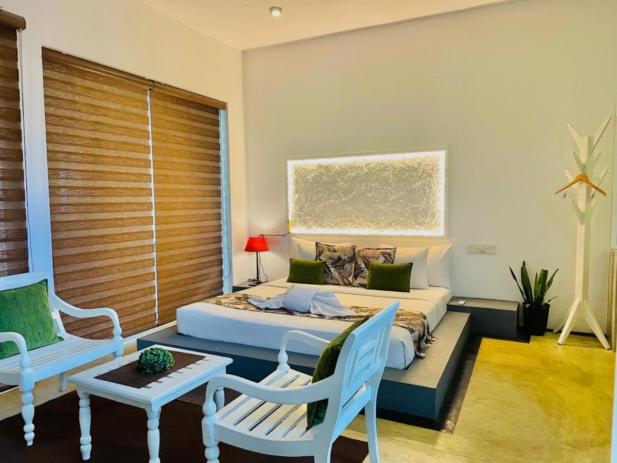 8 Plus Luxury Apartments Негомбо Екстер'єр фото