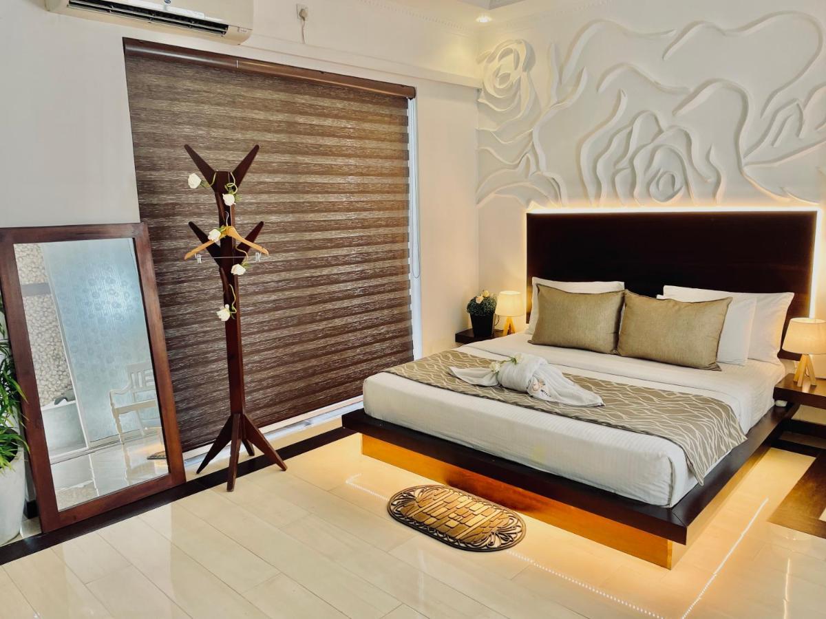 8 Plus Luxury Apartments Негомбо Екстер'єр фото