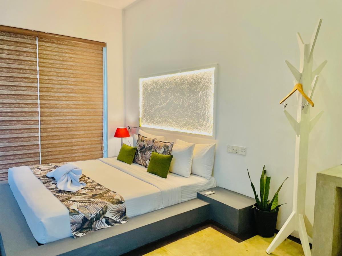 8 Plus Luxury Apartments Негомбо Екстер'єр фото