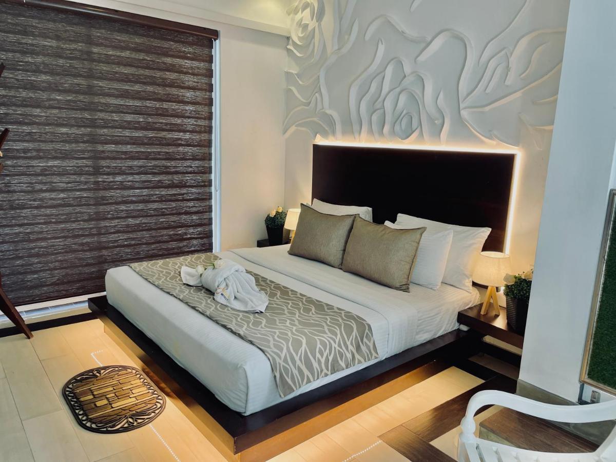 8 Plus Luxury Apartments Негомбо Екстер'єр фото