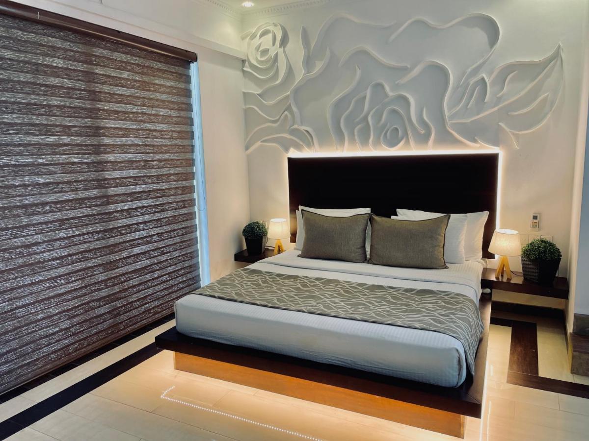 8 Plus Luxury Apartments Негомбо Екстер'єр фото
