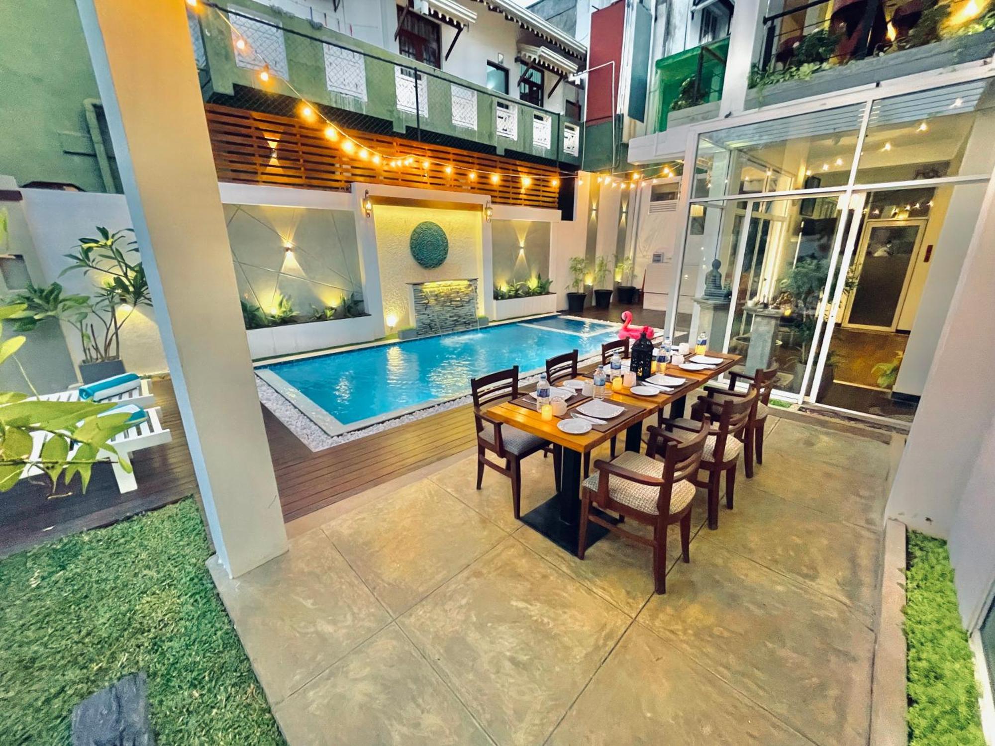 8 Plus Luxury Apartments Негомбо Екстер'єр фото