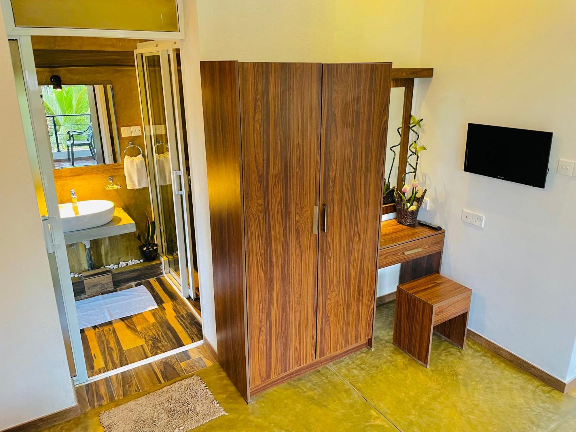 8 Plus Luxury Apartments Негомбо Екстер'єр фото