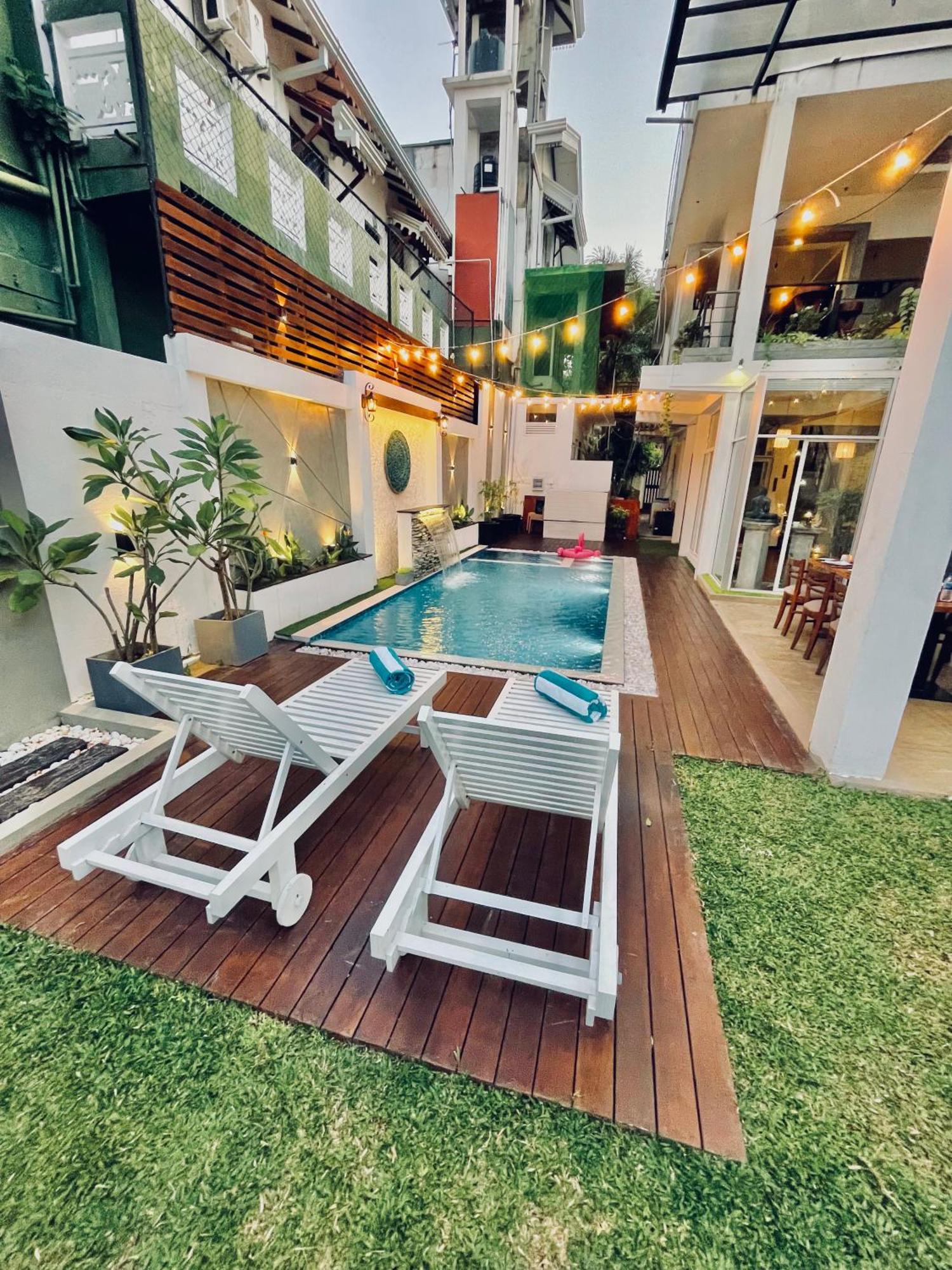 8 Plus Luxury Apartments Негомбо Екстер'єр фото